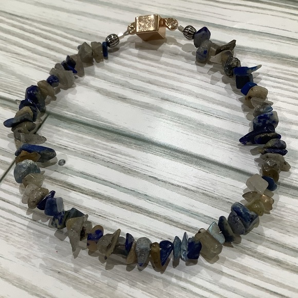 Handmade blue lapis and gemstone bracelet - Picture 3 of 4